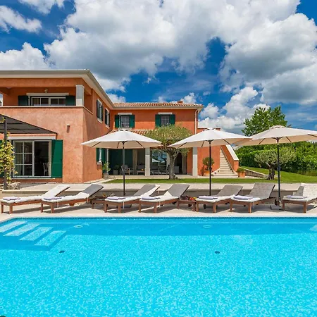 Вилла Beautiful Village With Tennis Court In Tinj *