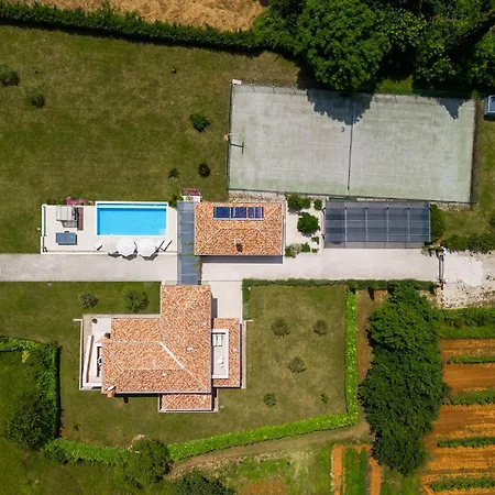 Вилла Beautiful Village With Tennis Court In Tinj Tinjan