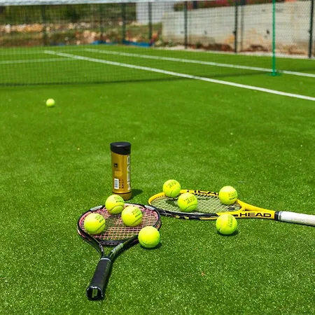 Beautiful Village With Tennis Court In Tinj *