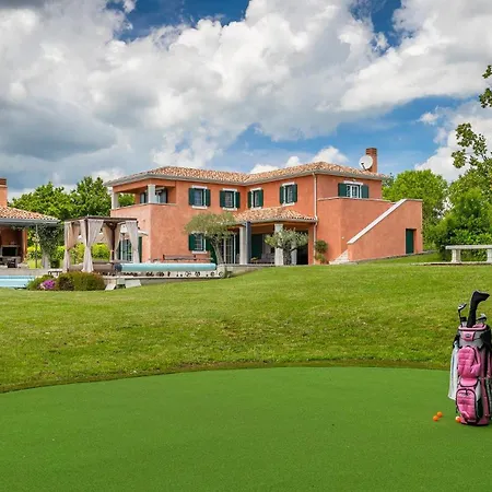 Beautiful Village With Tennis Court In Tinj Villa