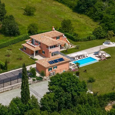 Villa Beautiful Village With Tennis Court In Tinj