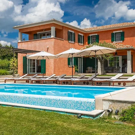 Vila Beautiful Village With Tennis Court In Tinj Tinjan