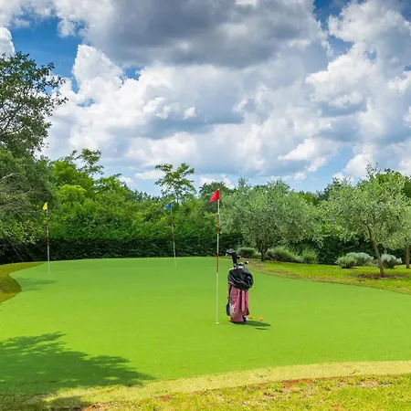 Beautiful Village With Tennis Court In Tinj