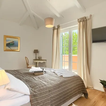 Villa Beautiful Village With Tennis Court In Tinj *