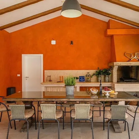 Villa Beautiful Village With Tennis Court In Tinj Tinjan